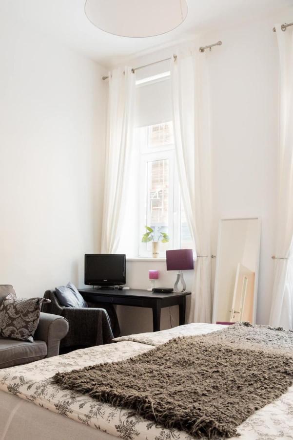Luxurious And Spacious 5 Min Walk To City Center, 1-2 Wina Bagian luar foto