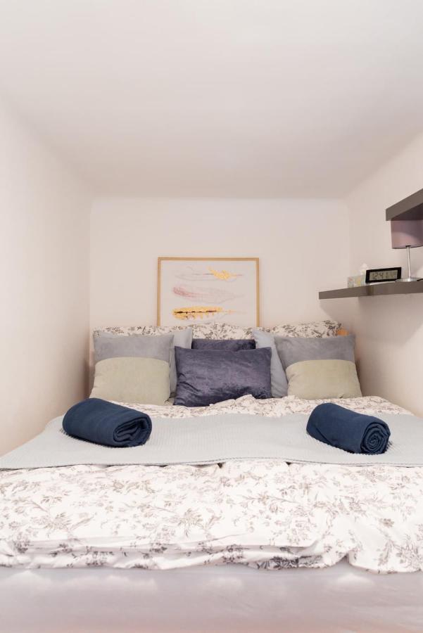 Luxurious And Spacious 5 Min Walk To City Center, 1-2 Wina Bagian luar foto